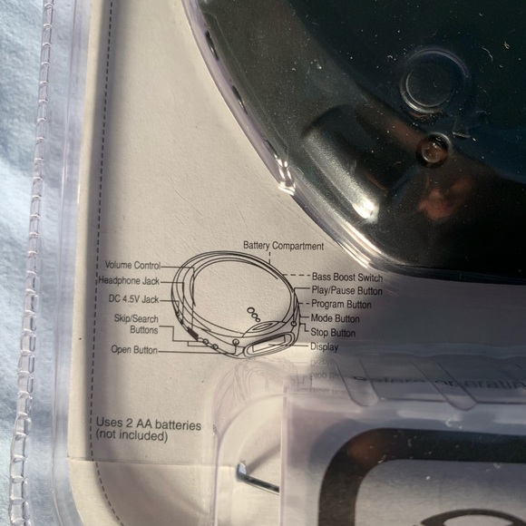 GPX CD Player with Earbuds - Picture 4 of 5